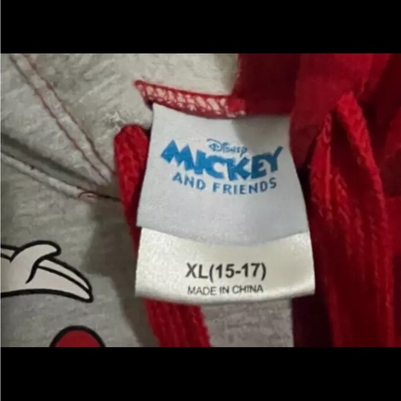 Disney Licensed Graphics with Mickey and Friends XL - Picture 3 of 4